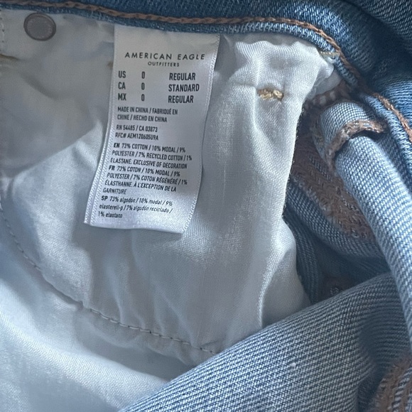 American Eagle Mom Jeans - Never Worn - Picture 2 of 3